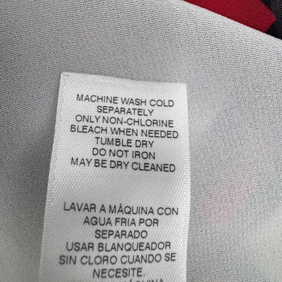 Chicos Top Women XL Red Long Sleeve Cold Shoulder Sheer Pleated Diamond Pattern - Picture 12 of 15